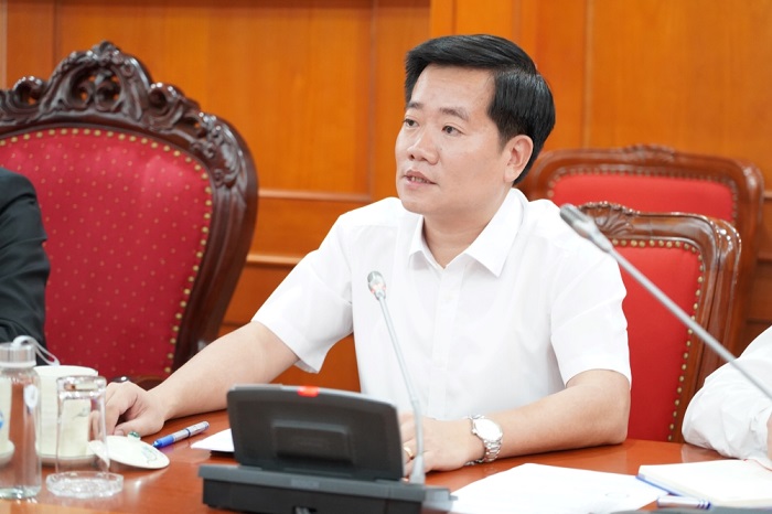 Ông Nguyễn Hoàng Linh chia sẻ tại buổi làm việc.