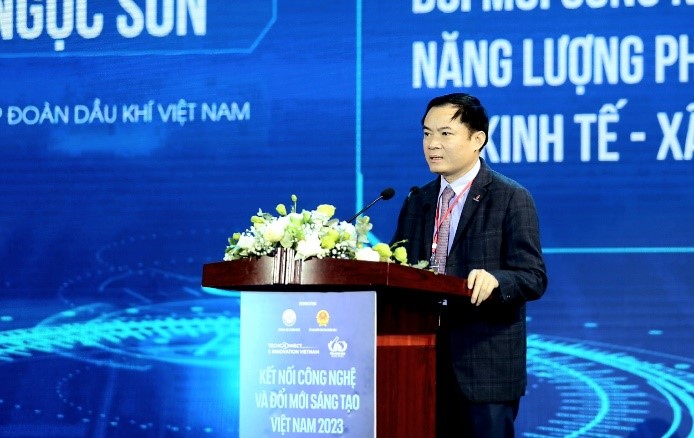 Ông Lê Ngọc Sơn, Phó Tổng giám đốc PVN tham luận tại sự kiện.