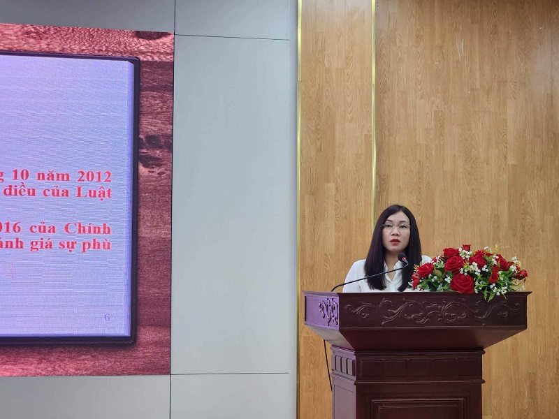Bà Cao Thị Thu Hà - Phó Cục trưởng phụ trách Cục Quản lý Chất lượng sản phẩm, hàng hóa chia sẻ tại hội thảo.