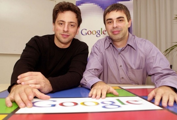 Sergey Brin (trái) và Larry Page (phải).