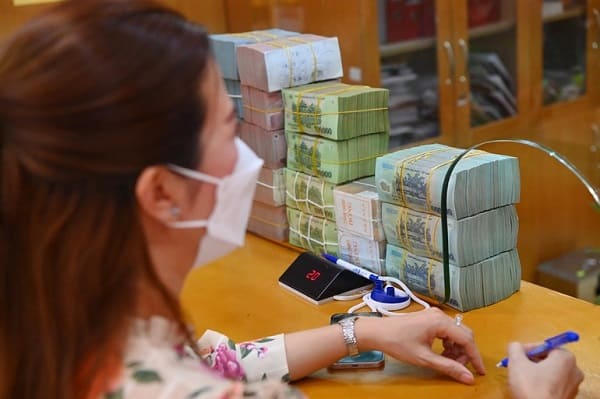 Một số ngân hàng thương mại thời gian qua ra thông báo dừng cho vay với lĩnh vực bất động sản