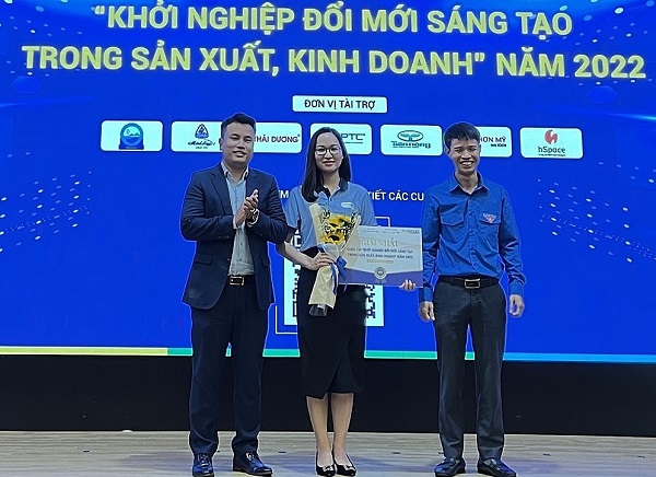 Muối dược liệu Nanosalt của tác giả Trần Thị Hồng Thắm, Nghệ An giành giải cao nhất cuộc thi khởi nghiệp đổi mới sáng tạo.