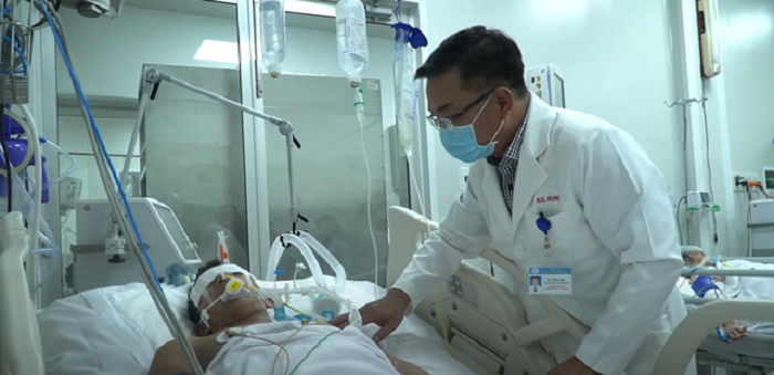 Thông tin từ Bệnh viện Chợ Rẫy ngày 22.5 cho biết, hiện 3 bệnh nhân ngộ độc botulinum đều phải thở máy.