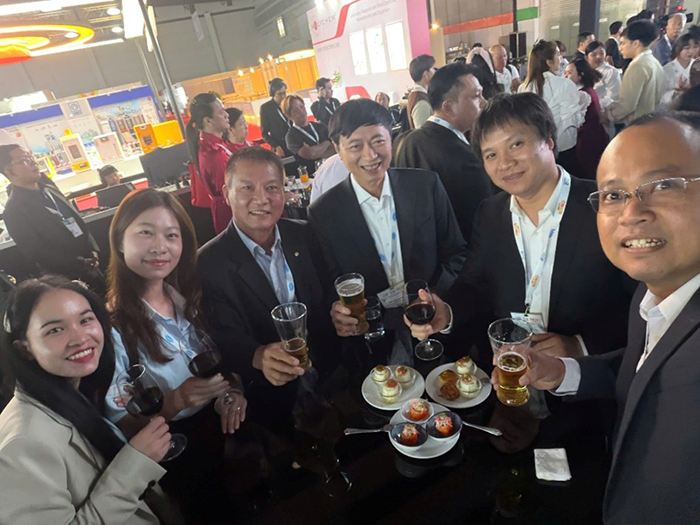 Hoạt động giao lưu dự tiệc tối của Đoàn đại biểu VINALAB