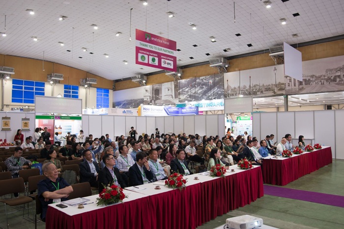 Các đại biểu tại hội thảo.