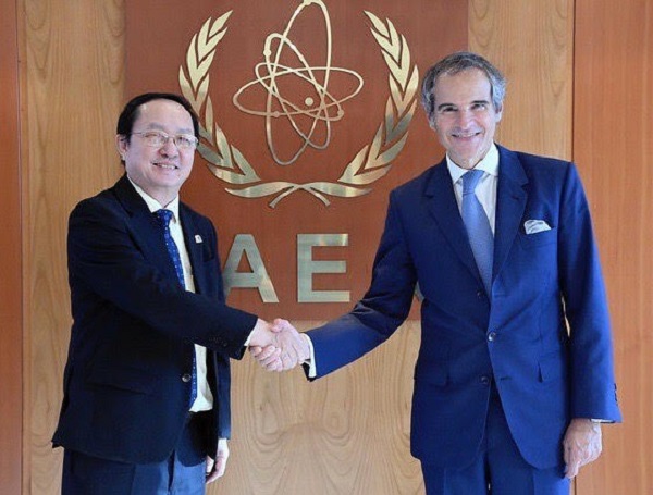 Bộ trưởng Huỳnh Thành Đạt làm việc với Tổng Giám đốc IAEA Rafael Mariano Grossi.