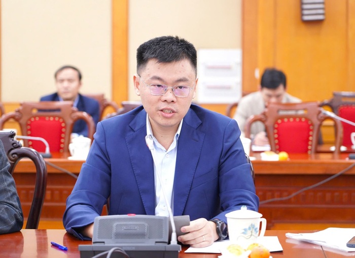 TS. Trương Minh Huy Vũ, Viện trưởng Viện Nghiên cứu Phát triển thành phố Hồ Chí Minh báo cáo tại Hội thảo.