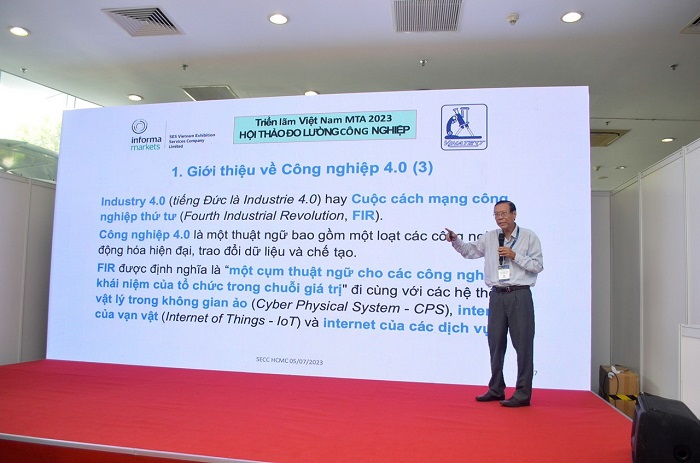 PGS.TS Phạm Ngọc Tuấn tham luận tại hội thảo.