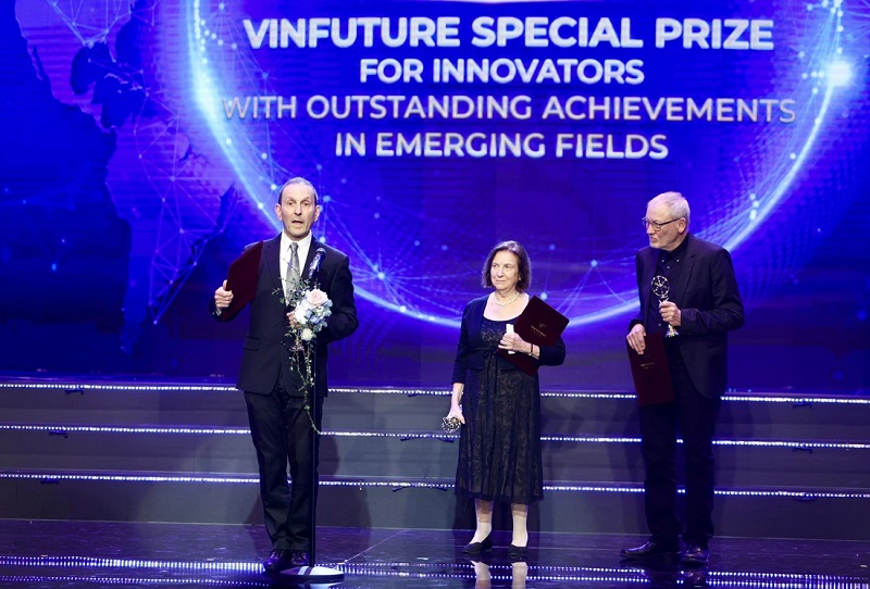 Giải đặc biệt VinFuture 2023 dành cho nhà khoa học nghiên cứu các lĩnh vực mới đã được trao cho GS Daniel Joshua Drucker (Canada), GS Joel Francis Habener (Mỹ), GS Jens Juul Holst (Đan Mạch) và PGS Svetlana Mojsov (Mỹ)