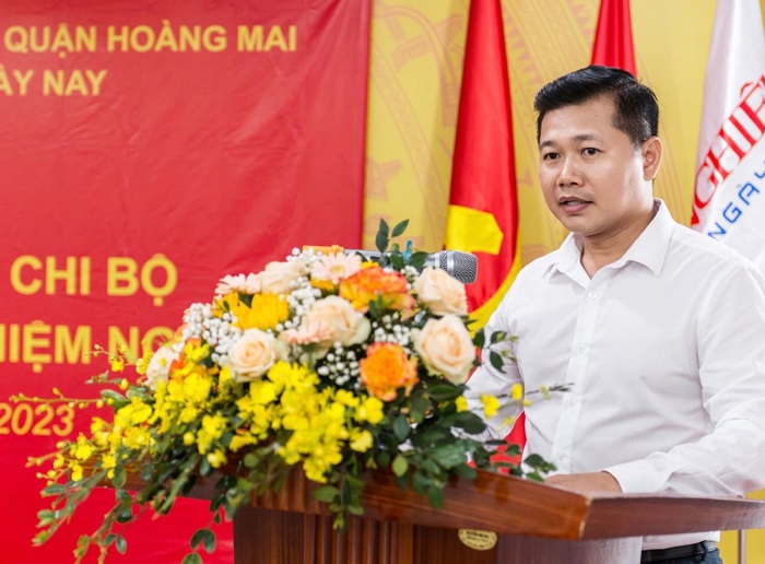 Nhà báo Trần Thanh Cao phát biểu tại buổi lễ.
