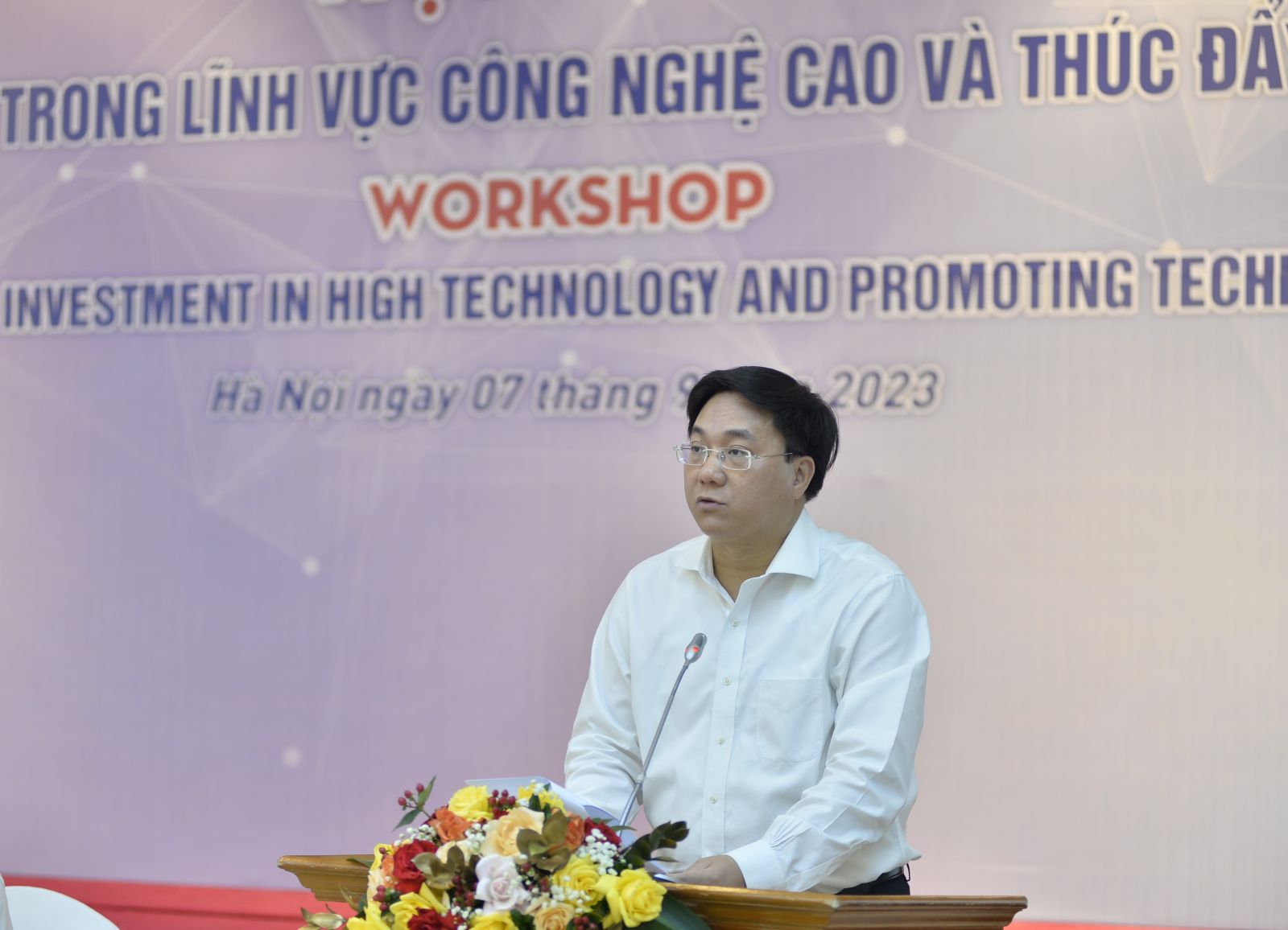 Thứ trưởng Bộ Kế hoạch và Đầu tư Trần Duy Đông phát biểu tại hội thảo.