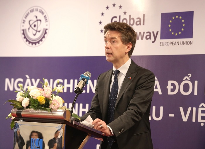 Đại sứ Julien Guerrier, Trưởng Phái đoàn EU tại Việt Nam phát biểu tại sự kiện.