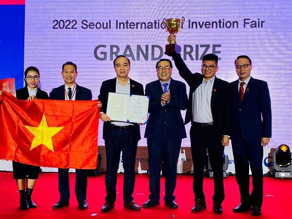 Việt Nam tham gia VIIF 2022