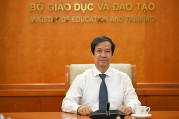 Bộ trưởng GD-ĐT lý giải vì sao sách giáo khoa mới đắt gấp 2-3 lần